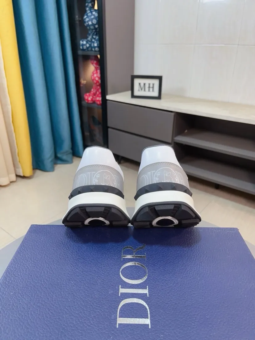Men's men's shoes 💰438🌹🌹【Dior】Best-selling official website world premiere🔝High-end men's shoes brand official website latest series: The upper is made of imported cowhide with specially designed fabrics➕Mesh breathable lining. Make walking more convenient and comfortable! Compared with the official quality, Midea’s 1:1 replica. Create a fashionable personality to set off your uniqueness! A must-have for trendy men! Classic style. Men's sizes: 38-44.